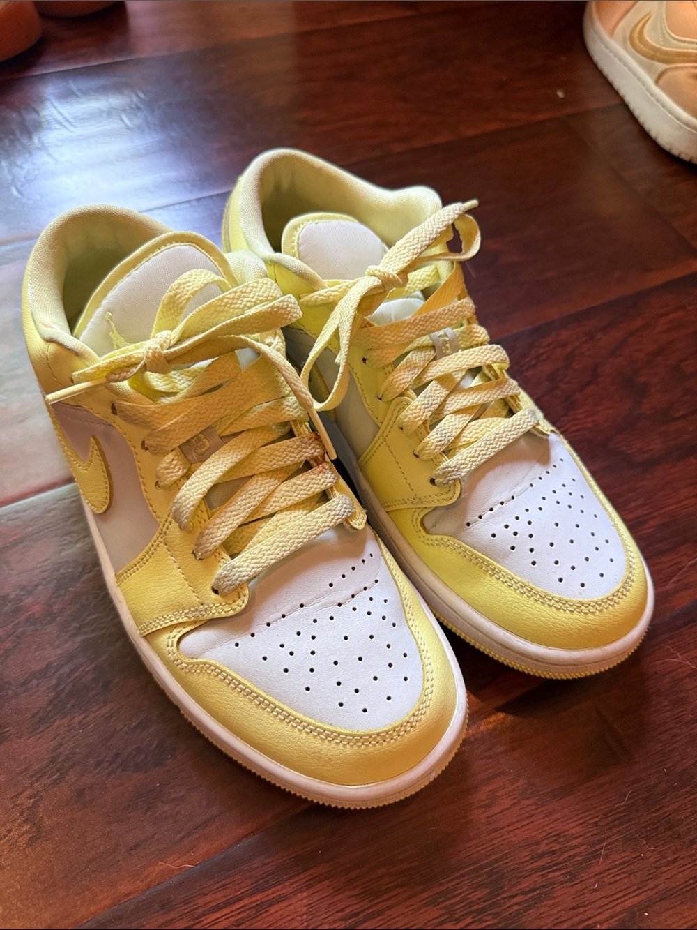 Nike Low-Top Sneakers in Yellow and White